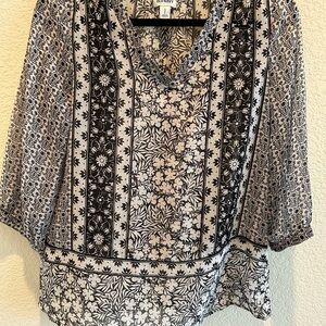 Old Navy Black and White Patterned Blouse